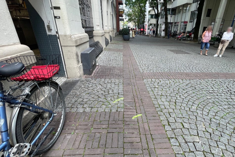 Der Taxifahrer (44) war die Mühlengasse in der Kölner Altstadt laut Zeugen in hohem Tempo entlang gebrettert.