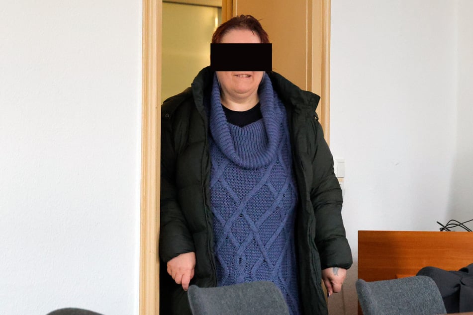 Im Landgericht Chemnitz ließ sich Zechprellerin Sandra E. Anfang Februar noch blicken, im Leipziger Gericht blieb ihr Platz am Freitag leer.