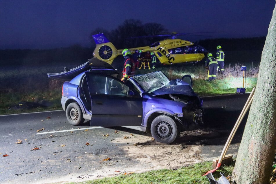 Feuerwehr und Rettungshubschrauber sind im Einsatz.