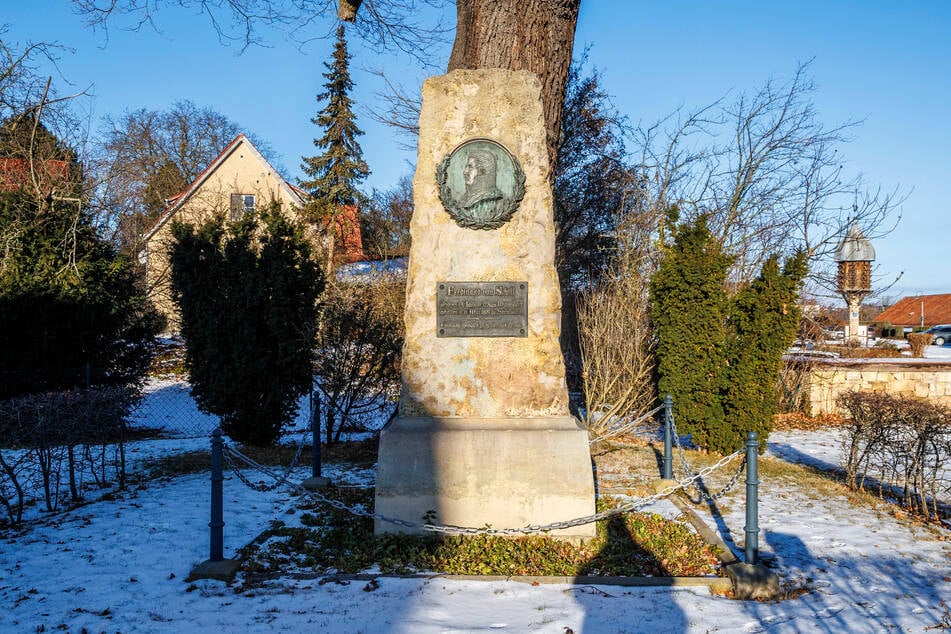 Schon 1904 wurde im Bannewitzer Ortsteil Wilmsdorf ein Denkmal für den Husaren errichtet.