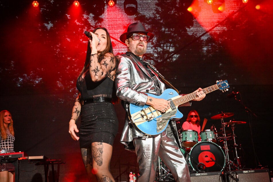Dave Stewart (72) ist aktuell mit Vanessa Amorosi (43) auf Tour. Zusammen lassen sie die Eurythmics-Hits wieder aufleben.