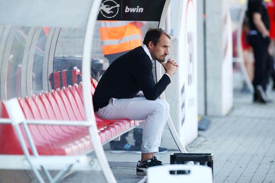 Toni Wachsmuth ist in seiner Rolle als FSV-Sportdirektor am Mittwoch zum Zuschauen verdammt. Allerdings dürfte der Ex-Profi motivierende Worte finden