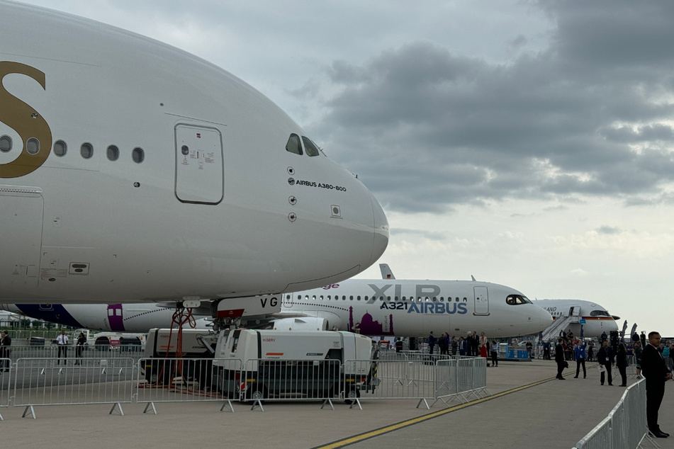 Auf der ILA präsentiert sich der A350 (ganz hinten) neben anderen Flugzeugen der Airbus-Familie.