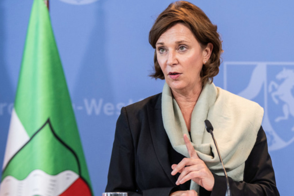 Yvonne Gebauer (FDP), Schulministerin von Nordrhein-Westfalen, informiert über den Schulbetrieb unter Corona-Bedingungen.