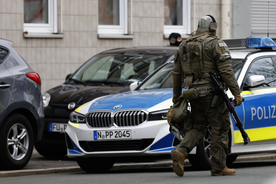 Beziehungsstreit eskaliert: SEK stürmt Wohnung in Nürnberg