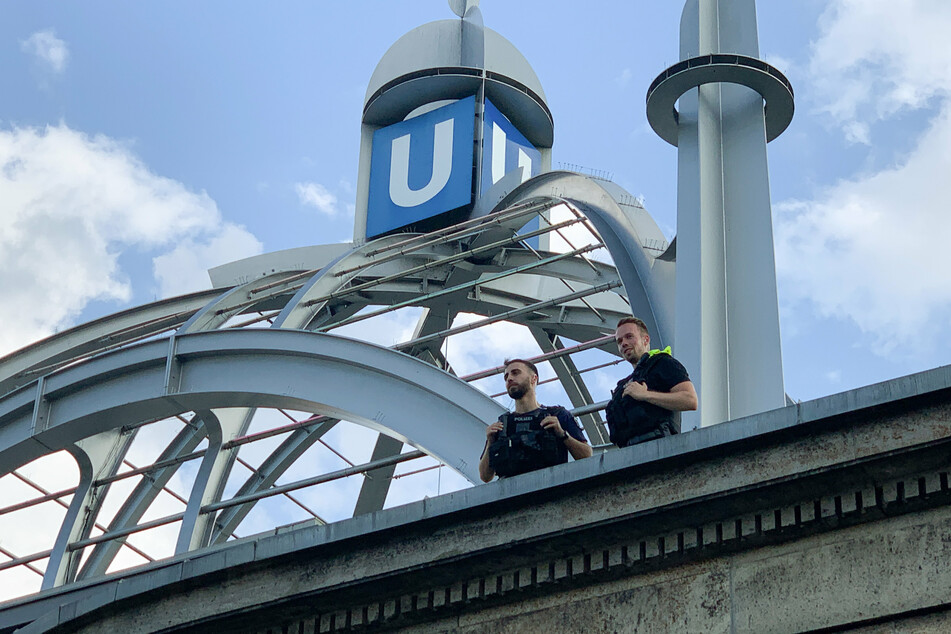 Die alarmierten Beamten stellten den mutmaßlichen Angreifer am Nollendorfplatz. (Archivbild)