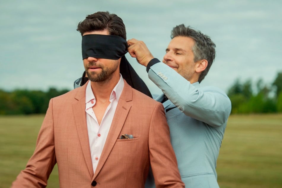 Richard hat eine Überraschung für Julius. Doch Julius lässt sich nicht so einfach manipulieren.