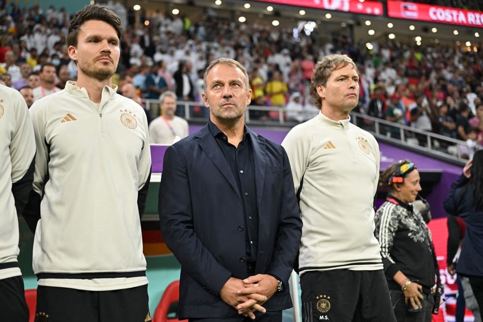 Röhl (l.) war bei der deutschen Fußballnationalmannschaft Assistent von Hansi Flick (60).