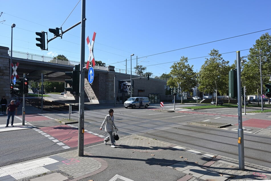 An dieser Kreuzung wird ein neuer Fußweg gebaut.