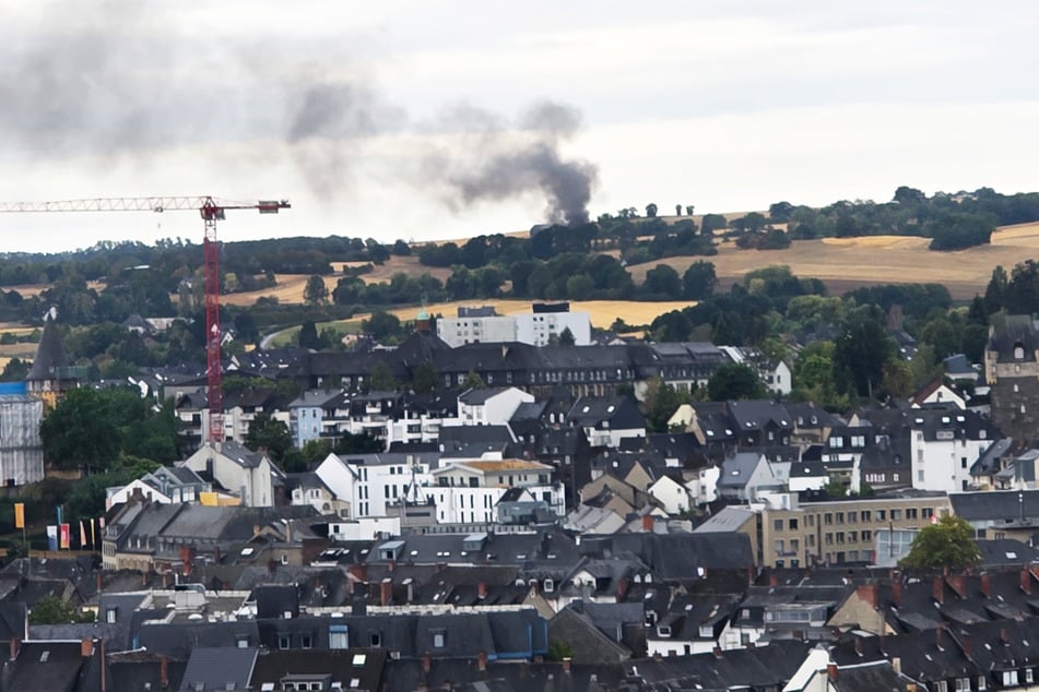 Die aus dem Brand resultierende Rauchsäule war kilometerweit sichtbar.