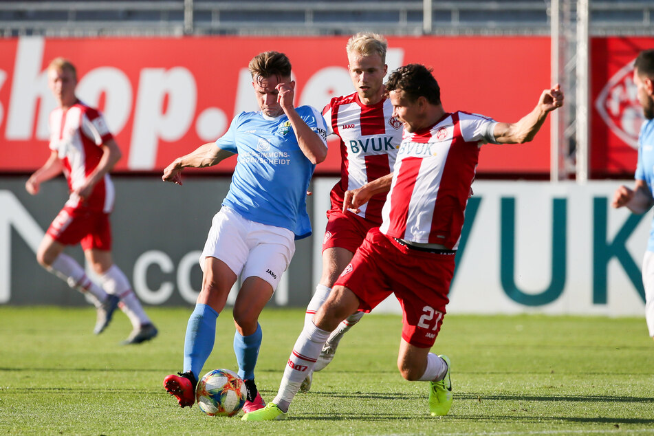 Der Chemnitzer Youngster Erik Tallig (l., gegen den Würzburger Sebastian Schuppan) soll ein heißer Kandidat bei FCE Aue sein.
