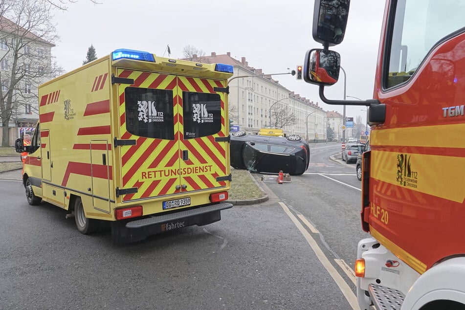 Rettungsdienst, Feuerwehr und Polizei rückten zur Unfallstelle aus.