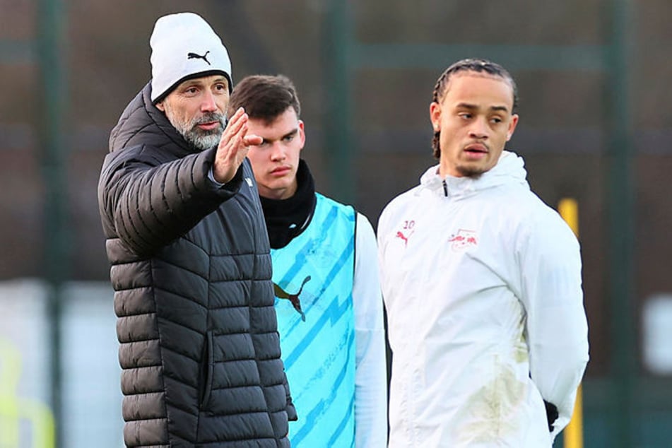 Trainer Marco Rose (48, l.) spricht mit dem Rückkehrer (r.), bremst aber die Erwartungen nach seinem Comeback ein wenig.