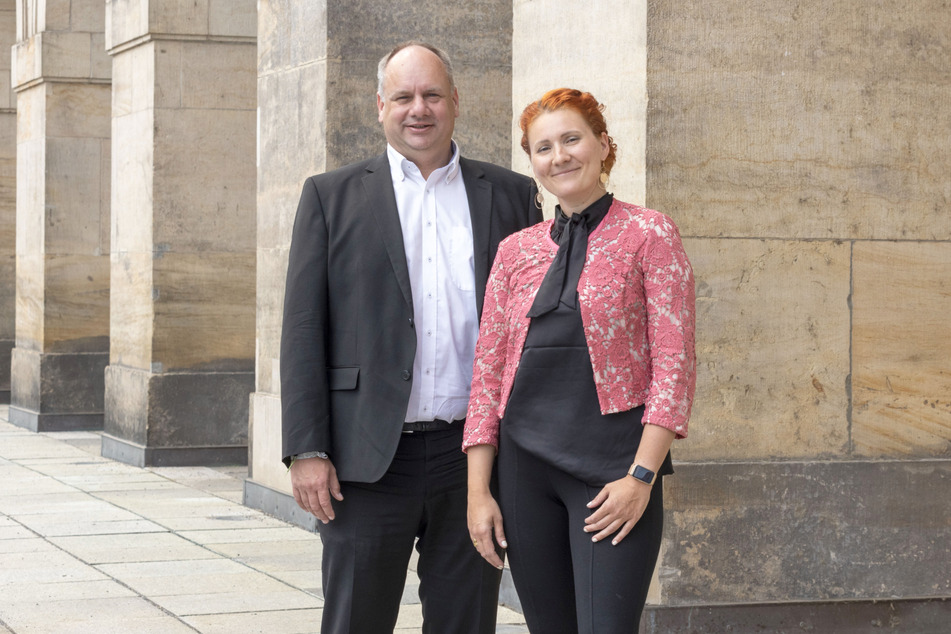 OB Dirk Hilbert (51, FDP) und Stadtmuseums-Direktorin Christina Ludwig (35) eröffneten am gestrigen Dienstag die Schau.