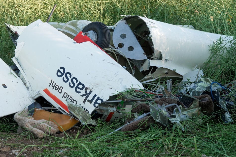 Das Segelflugzeug wurde komplett zerstört.