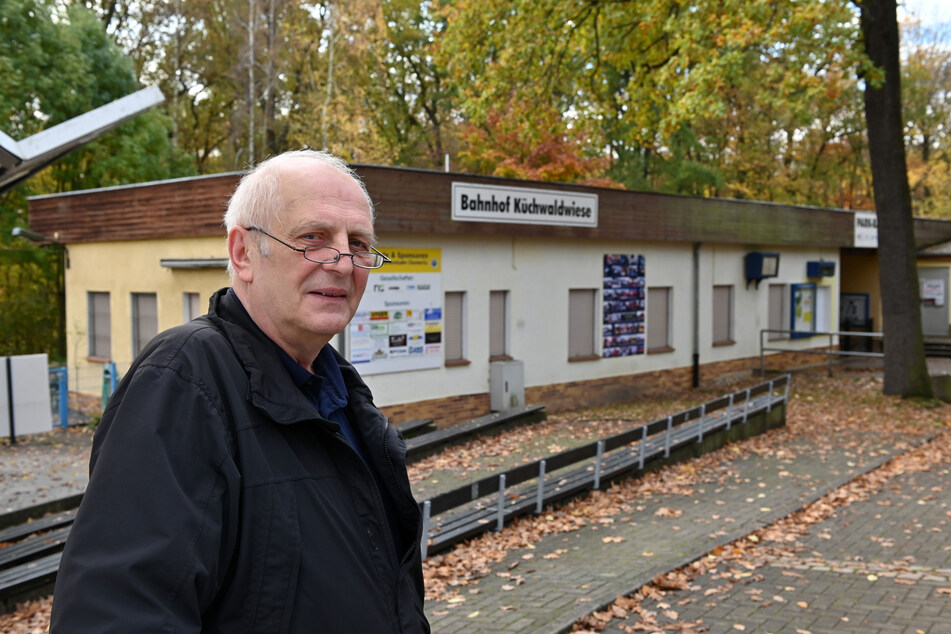 Parkeisenbahn-Geschäftsführer Matthias Dietel (65) hofft seit Jahren auf den Umbau des Bahnhofs.