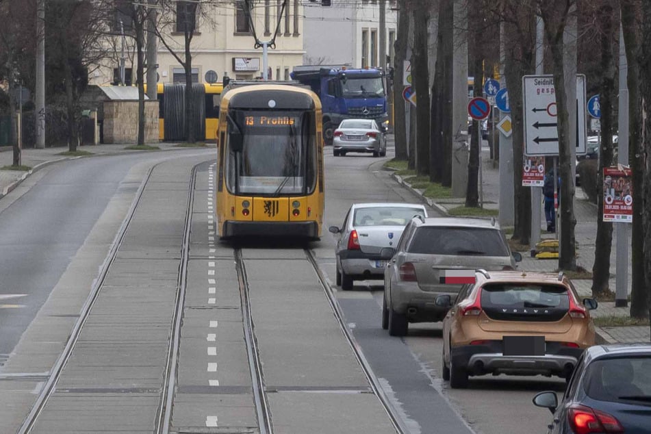 Kind (5) steigt in Dresden aus Straßenbahn und wird angefahren