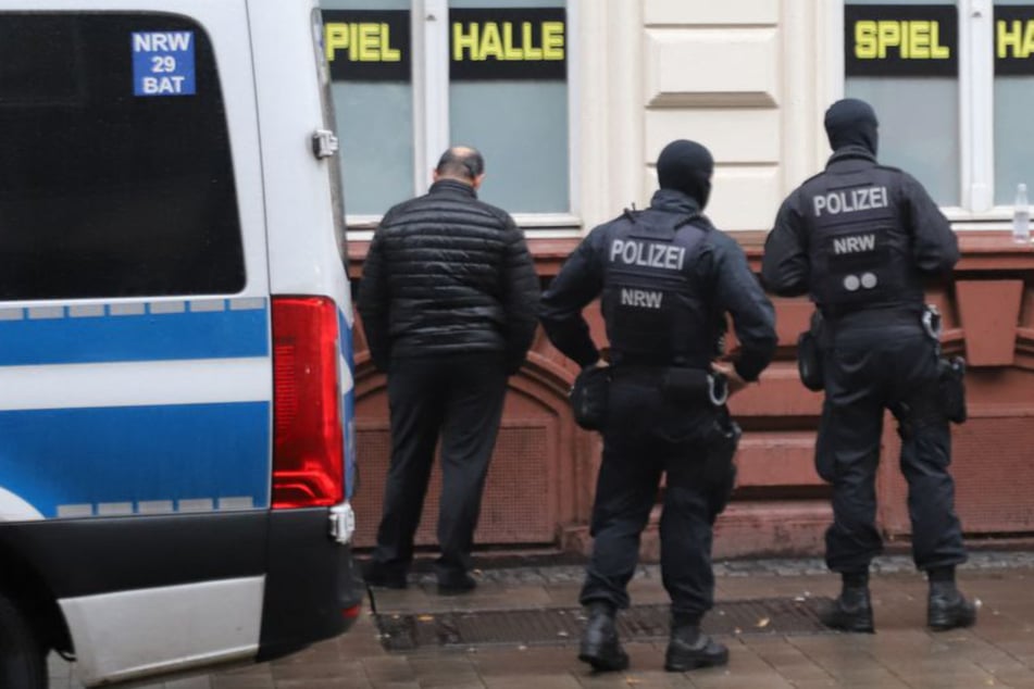 Razzia in NRW und Rheinland-Pfalz: Polizei-Spezialeinheiten gehen gegen organisierte Kriminalität vor