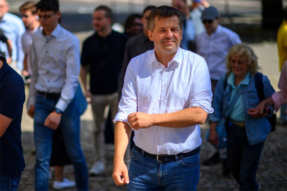 Ministerpräsident Sven Schulze (47, CDU) übergab dem Landkreis Mansfeld-Südharz rund 23 Millionen Euro an Fördergeldern.