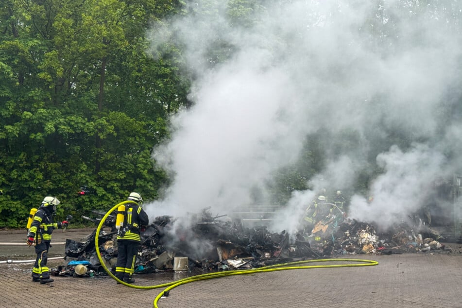 Die Feuerwehr rückte mit zahlreichen Kräften an und konnte die Brandentwicklung stoppen.