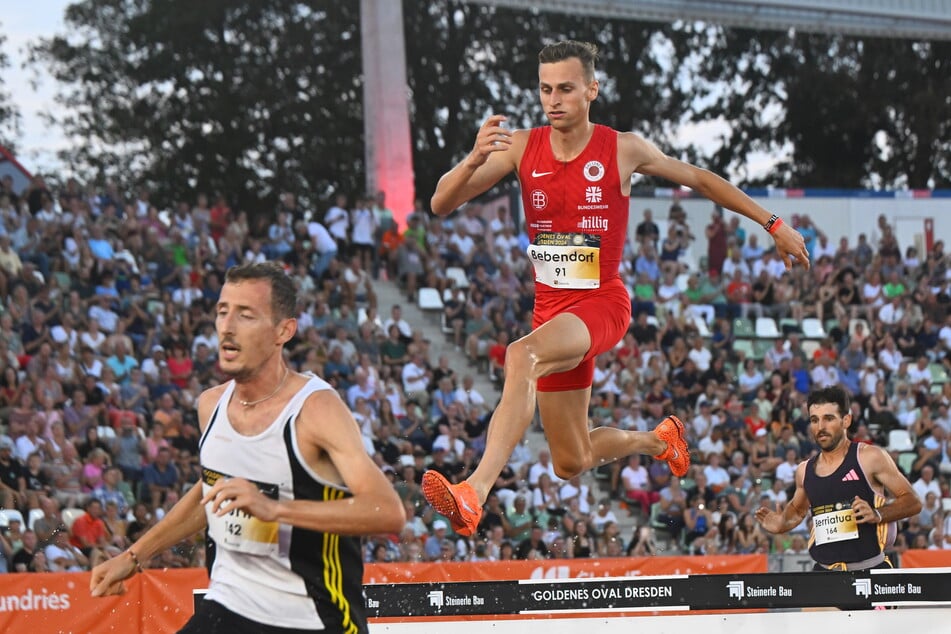 Karl Bebendorf (29, r.) läuft gern in seinem Wohnzimmer und will das Publikum mitreißen.