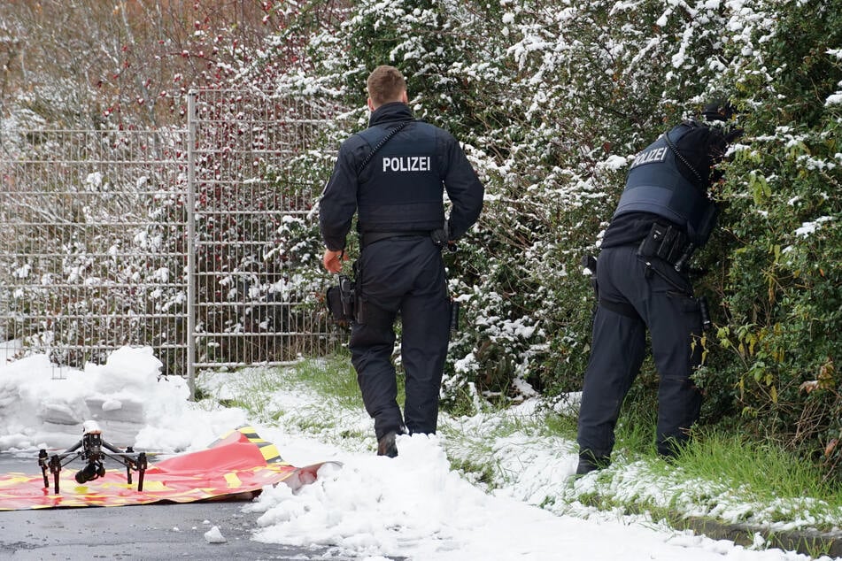 Auch eine Drohne kam bei der Suche der Polizei zum Einsatz.