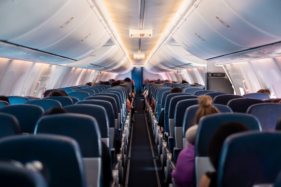 Passagier muss unverzüglich Flugzeug verlassen: Der Grund ist widerwärtig