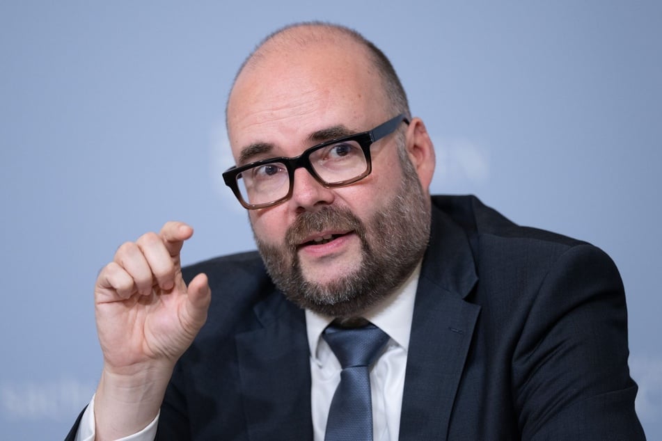 1,5 Milliarden! Finanzminister sieht neue Schulden kritisch