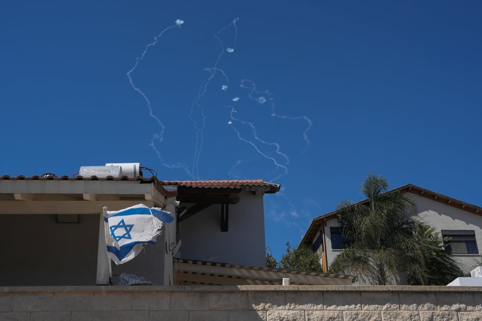 Das israelische Luftabwehrsystem Iron Dome wehrt seit Tagen aus dem Libanon abgefeuerte Raketen ab.