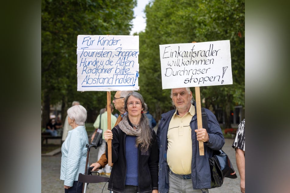 "Einkaufsradler willkommen. Durchraser stoppen!": Auch Händler waren gestern Nachmittag dabei.