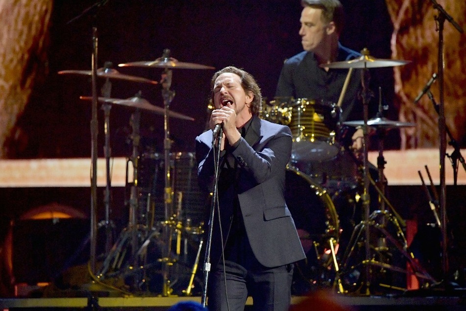 Pearl Jam was forced to cancel their show in Vienna as the band's frontman Eddie Vedder suffers from throat damage sustained from a previous gig.