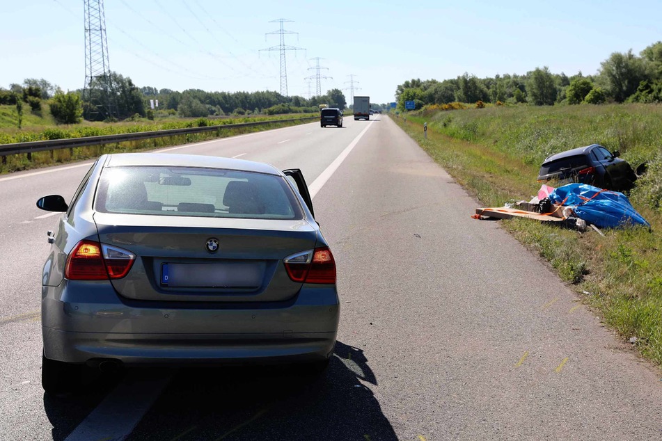 Der BMW krachte in den Audi und schob ihn in den Straßengraben.
