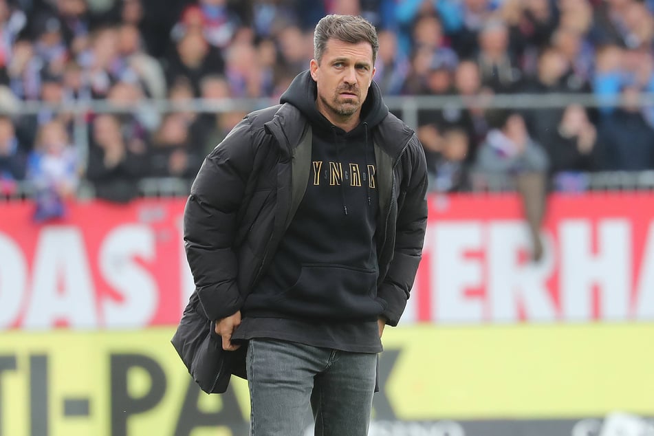 Nach der Pleite in Kiel präsentierte sich Dynamo Dresdens Coach Thomas Stamm (43) wortkarg und patzig.