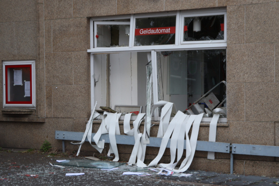 Durch die Geldautomatensprengung entstand erheblicher Sachschaden.