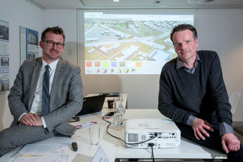 Baubürgermeister Raoul Schmidt Lamontain (43, Grüne) und Jörg Rainer Noennig (46) von der TU wollen von den Dresdnern wissen, welche Ideen sie für den Platz haben.