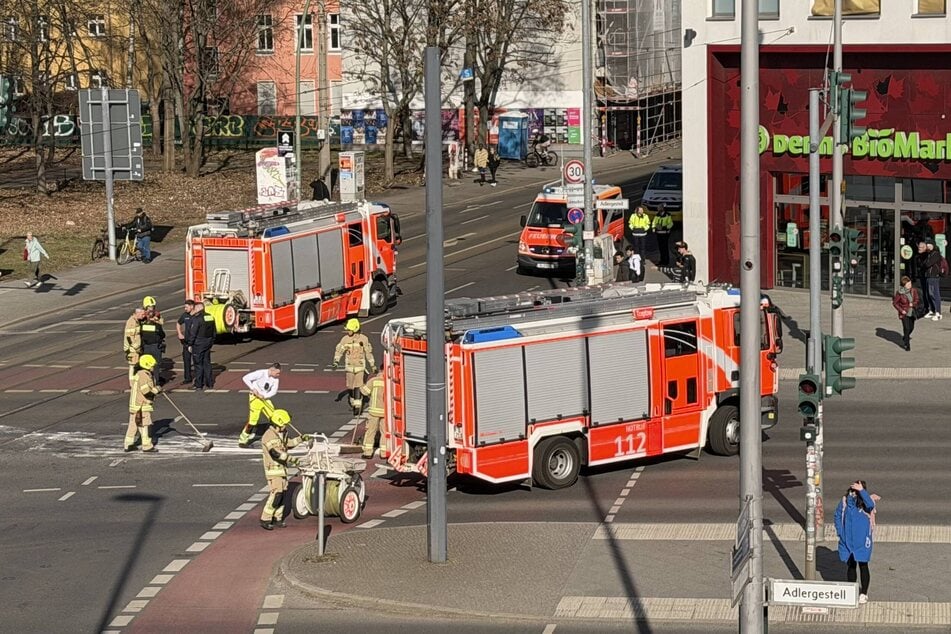 Während der Rettungs- und Unfallaufnahme kam es zu Verkehrsbehinderungen im Bereich des Adlergestells.