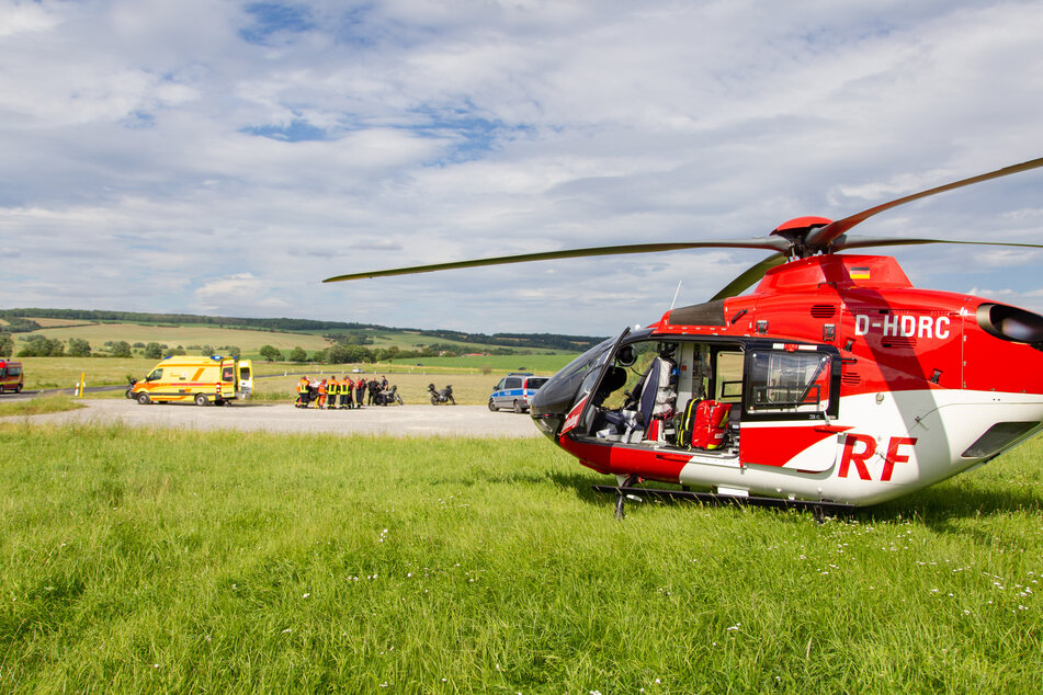 Der schwer verletzte Biker wurde mit einem Rettungshubschrauber ins Krankenhaus gebracht.