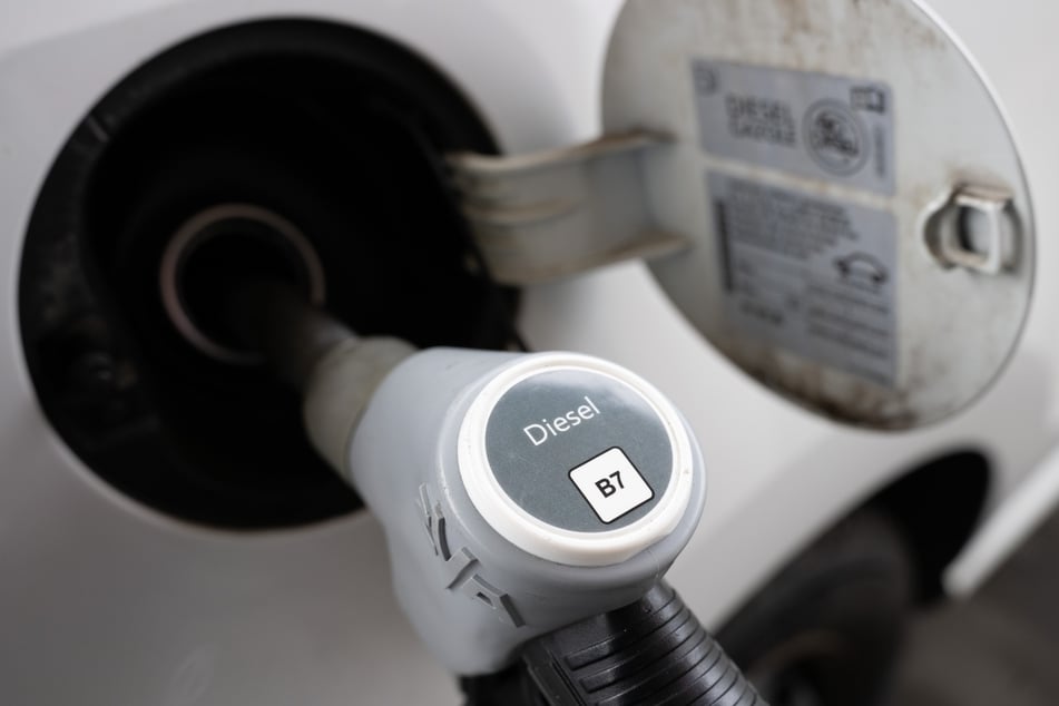 Rund 100 Liter Diesel klauten die Diebe. (Symbolfoto)