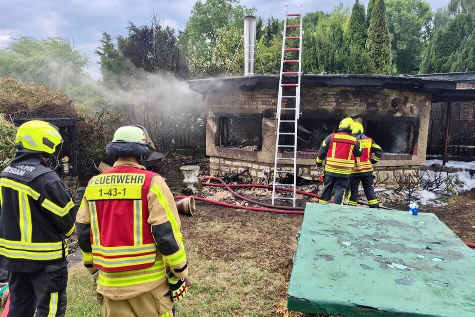 Das Feuer griff von einem Ofen aus auf die ganze Laube über.