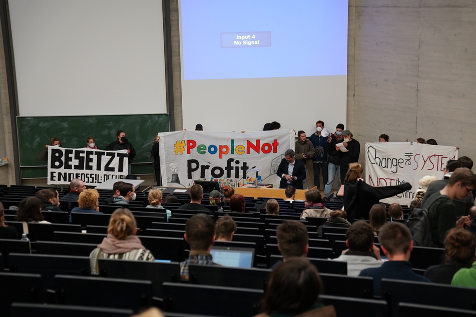 Seit Montag besetzen Klimaaktivisten das Audimax an der Universität Halle.