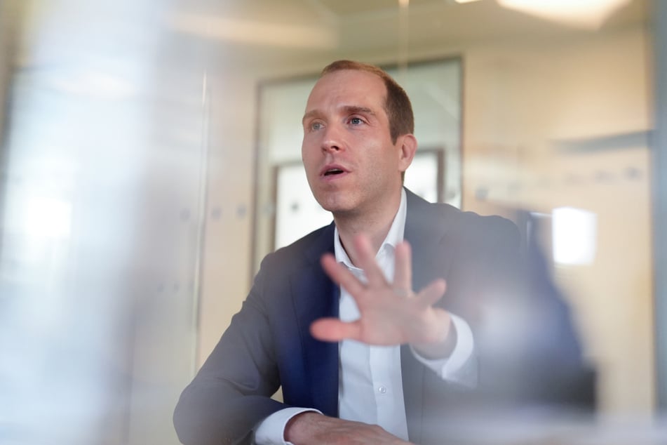Dennis Thering (42, CDU) sieht nach dem Debakel bei der Landtagswahl in MV Handlungsbedarf bei Bundeskanzler Friedrich Merz (70, CDU).