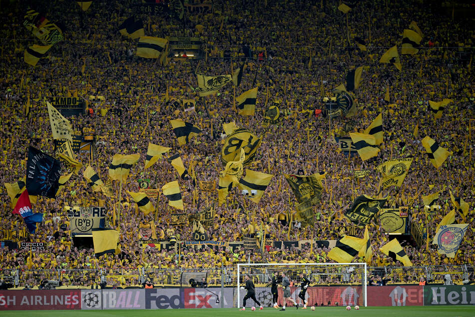 Die BVB-Fans lieferten schon weit vor dem Anpfiff eine beeindruckende Show.