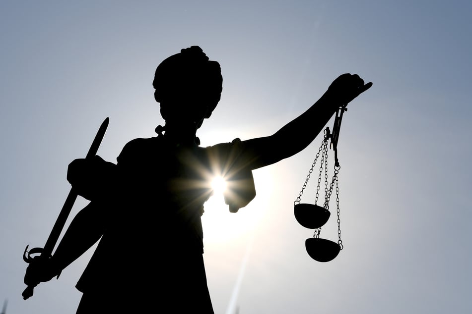 Täter schlug zu, als sein Opfer schlief: Urteil nach brutalem Überfall gefallen