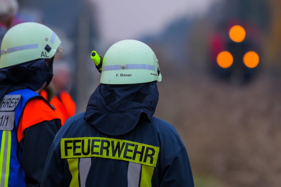 Tragödie in Oberbayern: Mann wird von Zug erfasst und stirbt