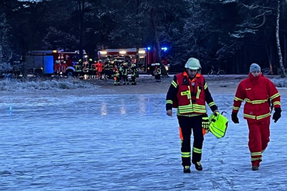 Unfall beim Schlittschuhlaufen: Feuerwehr muss aufs dünne Eis