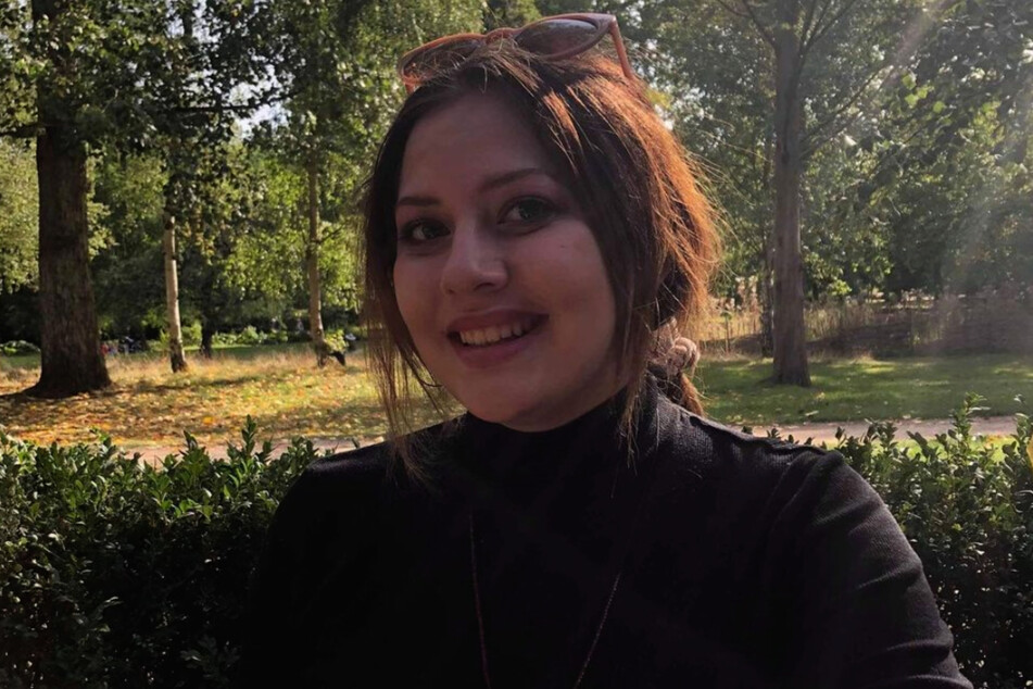 Simone Norowzian (21) war so betrunken, dass sie die Klippe hinter dem Geländer nicht wahrnahm.