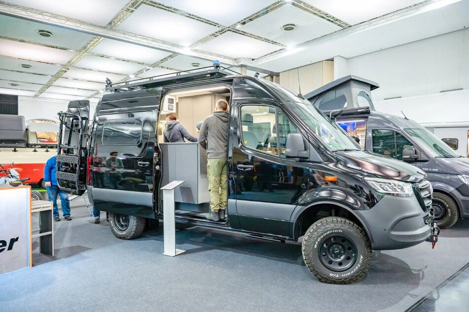 In Halle 1 werden praxisnahe Ideen für den Vanausbau gezeigt.