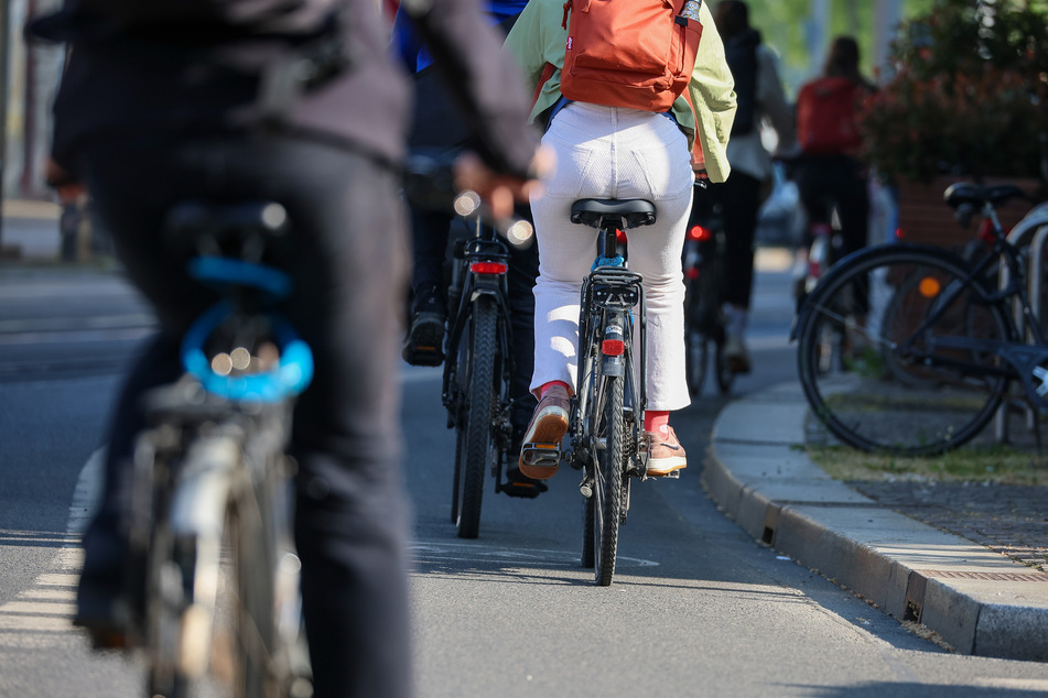 Tausende Radfahrer düsen am Freitagabend durch Leipzig. (Symbolbild)