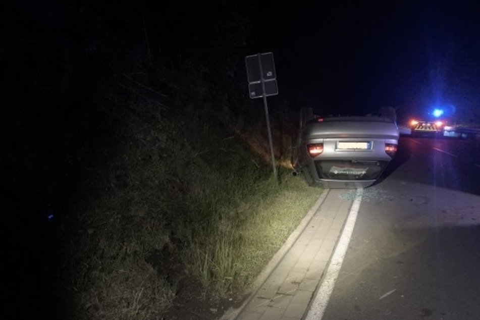 Beim Eintreffen der Einsatzkräfte konnte die Polizei keinen Autofahrer auffinden.