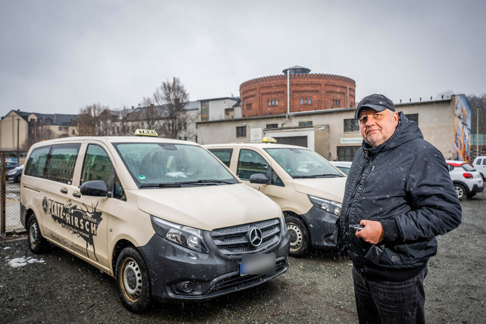 Taxiunternehmer Steffen Eger (60) wird auch mit der neuen Preisstruktur die gestiegenen Kosten nicht vollständig abdecken können.